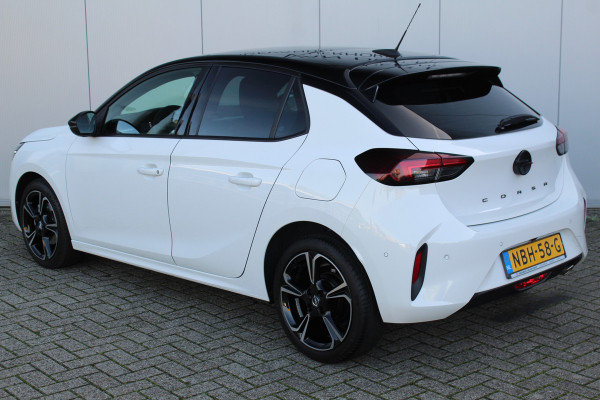 Opel Corsa 1.2-100pk Turbo Sport. In nieuwstaat verkerende luxe Opel Corsa ! Autm. airco, cruise cntrl, lane assist, panoramadak, verwarmde stoelen, LM wielen, camera, parkeersensoren v+a, navigatie by Apple Carplay/Android auto, full LED verl. etc.