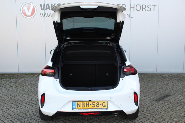 Opel Corsa 1.2-100pk Turbo Sport. In nieuwstaat verkerende luxe Opel Corsa ! Autm. airco, cruise cntrl, lane assist, panoramadak, verwarmde stoelen, LM wielen, camera, parkeersensoren v+a, navigatie by Apple Carplay/Android auto, full LED verl. etc.