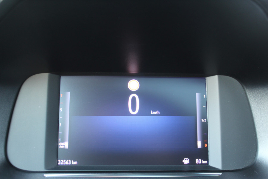 Opel Corsa 1.2-100pk Turbo Sport. In nieuwstaat verkerende luxe Opel Corsa ! Autm. airco, cruise cntrl, lane assist, panoramadak, verwarmde stoelen, LM wielen, camera, parkeersensoren v+a, navigatie by Apple Carplay/Android auto, full LED verl. etc.