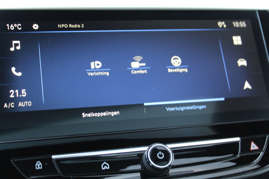 Opel Corsa 1.2-100pk Turbo Sport. In nieuwstaat verkerende luxe Opel Corsa ! Autm. airco, cruise cntrl, lane assist, panoramadak, verwarmde stoelen, LM wielen, camera, parkeersensoren v+a, navigatie by Apple Carplay/Android auto, full LED verl. etc.