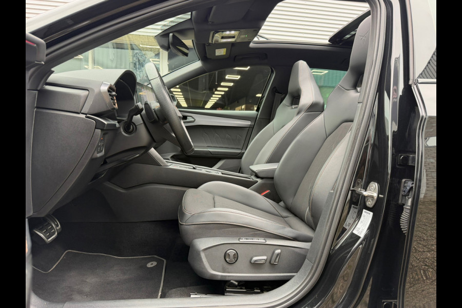CUPRA Leon Sportstourer 1.4 e-Hybrid 245 Pk Business | Panoramadak | Navigatie | Camera | Clima | Sportstoelen | Keyless | 19".