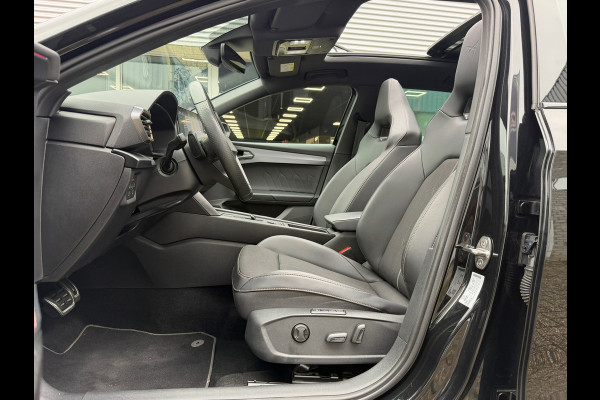 CUPRA Leon Sportstourer 1.4 e-Hybrid 245 Pk Business | Panoramadak | Navigatie | Camera | Clima | Sportstoelen | Keyless | 19".