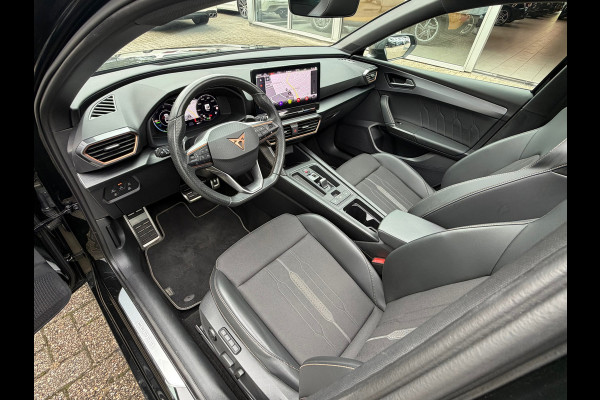 CUPRA Leon Sportstourer 1.4 e-Hybrid 245 Pk Business | Panoramadak | Navigatie | Camera | Clima | Sportstoelen | Keyless | 19".