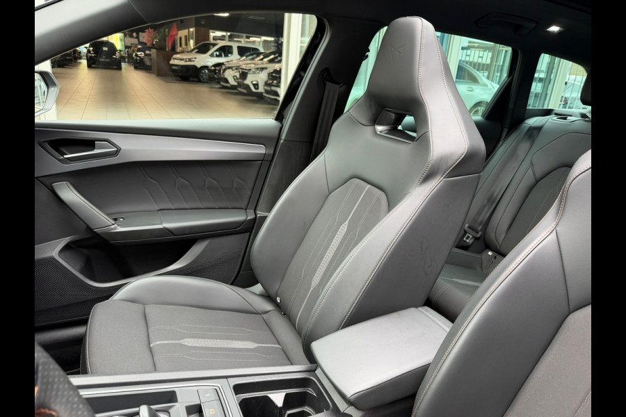 CUPRA Leon Sportstourer 1.4 e-Hybrid 245 Pk Business | Panoramadak | Navigatie | Camera | Clima | Sportstoelen | Keyless | 19".