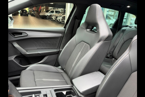 CUPRA Leon Sportstourer 1.4 e-Hybrid 245 Pk Business | Panoramadak | Navigatie | Camera | Clima | Sportstoelen | Keyless | 19".
