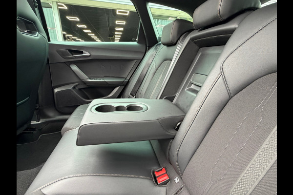 CUPRA Leon Sportstourer 1.4 e-Hybrid 245 Pk Business | Panoramadak | Navigatie | Camera | Clima | Sportstoelen | Keyless | 19".