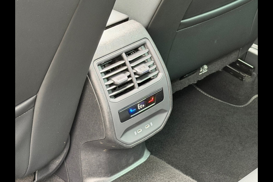 CUPRA Leon Sportstourer 1.4 e-Hybrid 245 Pk Business | Panoramadak | Navigatie | Camera | Clima | Sportstoelen | Keyless | 19".