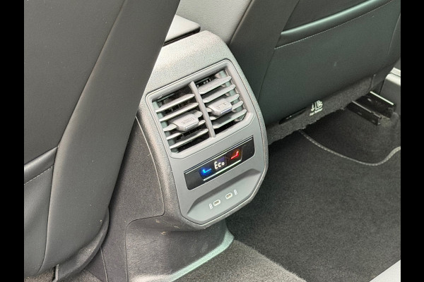 CUPRA Leon Sportstourer 1.4 e-Hybrid 245 Pk Business | Panoramadak | Navigatie | Camera | Clima | Sportstoelen | Keyless | 19".