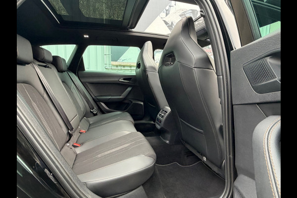 CUPRA Leon Sportstourer 1.4 e-Hybrid 245 Pk Business | Panoramadak | Navigatie | Camera | Clima | Sportstoelen | Keyless | 19".