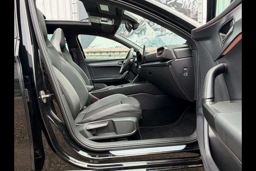 CUPRA Leon Sportstourer 1.4 e-Hybrid 245 Pk Business | Panoramadak | Navigatie | Camera | Clima | Sportstoelen | Keyless | 19".