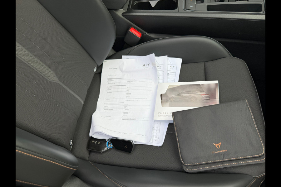 CUPRA Leon Sportstourer 1.4 e-Hybrid 245 Pk Business | Panoramadak | Navigatie | Camera | Clima | Sportstoelen | Keyless | 19".