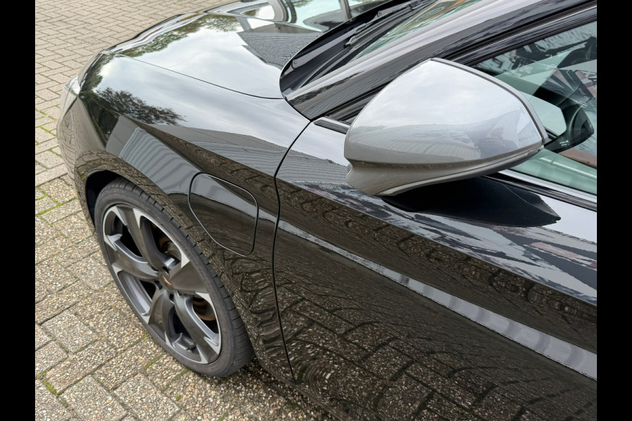 CUPRA Leon Sportstourer 1.4 e-Hybrid 245 Pk Business | Panoramadak | Navigatie | Camera | Clima | Sportstoelen | Keyless | 19".