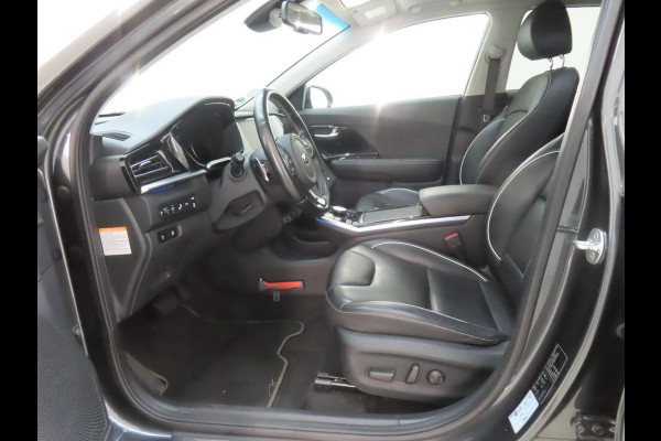 Kia e-Niro ExecutiveLine 64 kWh | SOH 99,3% | Leer |  Trekhaak | Navigatie | Schuif-Kantel Dak