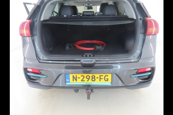 Kia e-Niro ExecutiveLine 64 kWh | SOH 99,3% | Leer |  Trekhaak | Navigatie | Schuif-Kantel Dak