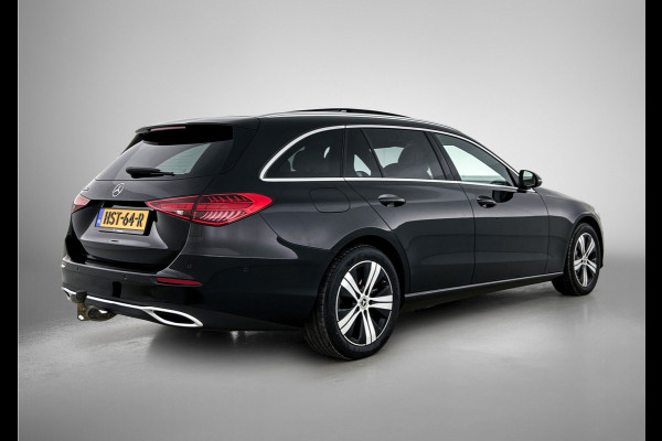 Mercedes-Benz C-Klasse Estate 300 e Luxury Line |  Elektrische voorstoelen| Stoelverwarming voor | 360 Camera | Sfeerverlichting | Lederlook bekleding | Navigatie | Smartphone intergratie | Trekhaak | Inclusief 24 maanden Mercedes-Benz Certified garantie voor Europa.