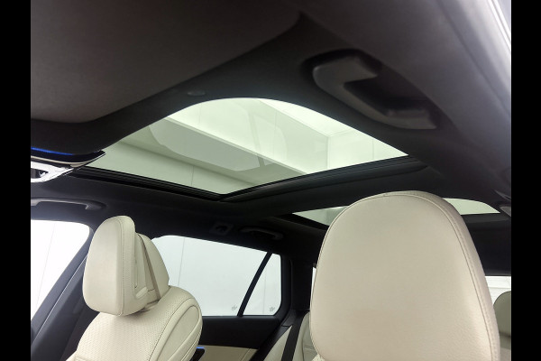 Mercedes-Benz C-Klasse Estate 300 e Luxury Line |  Elektrische voorstoelen| Stoelverwarming voor | 360 Camera | Sfeerverlichting | Lederlook bekleding | Navigatie | Smartphone intergratie | Trekhaak | Inclusief 24 maanden Mercedes-Benz Certified garantie voor Europa.