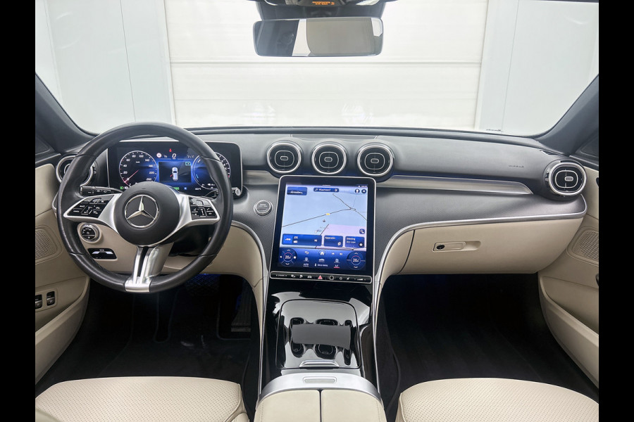 Mercedes-Benz C-Klasse Estate 300 e Luxury Line |  Elektrische voorstoelen| Stoelverwarming voor | 360 Camera | Sfeerverlichting | Lederlook bekleding | Navigatie | Smartphone intergratie | Trekhaak | Inclusief 24 maanden Mercedes-Benz Certified garantie voor Europa.