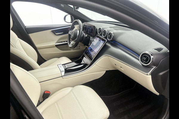 Mercedes-Benz C-Klasse Estate 300 e Luxury Line |  Elektrische voorstoelen| Stoelverwarming voor | 360 Camera | Sfeerverlichting | Lederlook bekleding | Navigatie | Smartphone intergratie | Trekhaak | Inclusief 24 maanden Mercedes-Benz Certified garantie voor Europa.