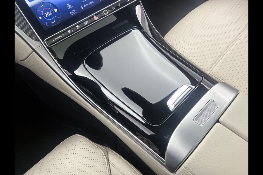 Mercedes-Benz C-Klasse Estate 300 e Luxury Line |  Elektrische voorstoelen| Stoelverwarming voor | 360 Camera | Sfeerverlichting | Lederlook bekleding | Navigatie | Smartphone intergratie | Trekhaak | Inclusief 24 maanden Mercedes-Benz Certified garantie voor Europa.