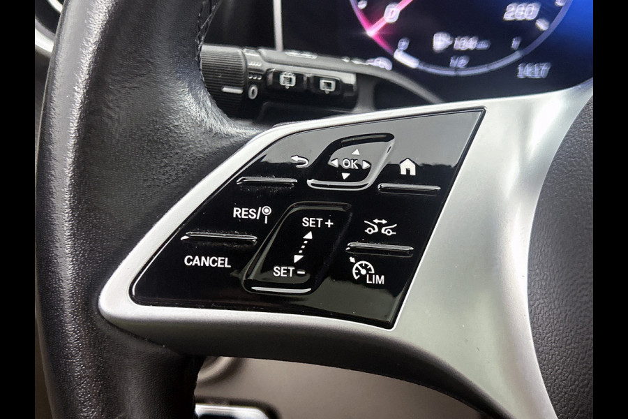 Mercedes-Benz C-Klasse Estate 300 e Luxury Line |  Elektrische voorstoelen| Stoelverwarming voor | 360 Camera | Sfeerverlichting | Lederlook bekleding | Navigatie | Smartphone intergratie | Trekhaak | Inclusief 24 maanden Mercedes-Benz Certified garantie voor Europa.