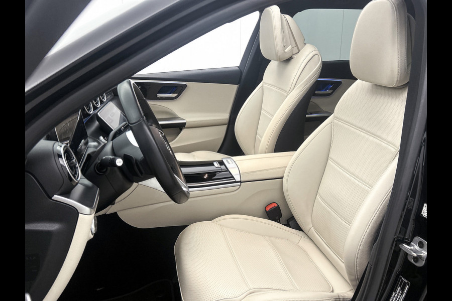 Mercedes-Benz C-Klasse Estate 300 e Luxury Line |  Elektrische voorstoelen| Stoelverwarming voor | 360 Camera | Sfeerverlichting | Lederlook bekleding | Navigatie | Smartphone intergratie | Trekhaak | Inclusief 24 maanden Mercedes-Benz Certified garantie voor Europa.