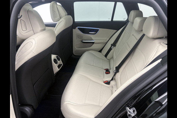 Mercedes-Benz C-Klasse Estate 300 e Luxury Line |  Elektrische voorstoelen| Stoelverwarming voor | 360 Camera | Sfeerverlichting | Lederlook bekleding | Navigatie | Smartphone intergratie | Trekhaak | Inclusief 24 maanden Mercedes-Benz Certified garantie voor Europa.