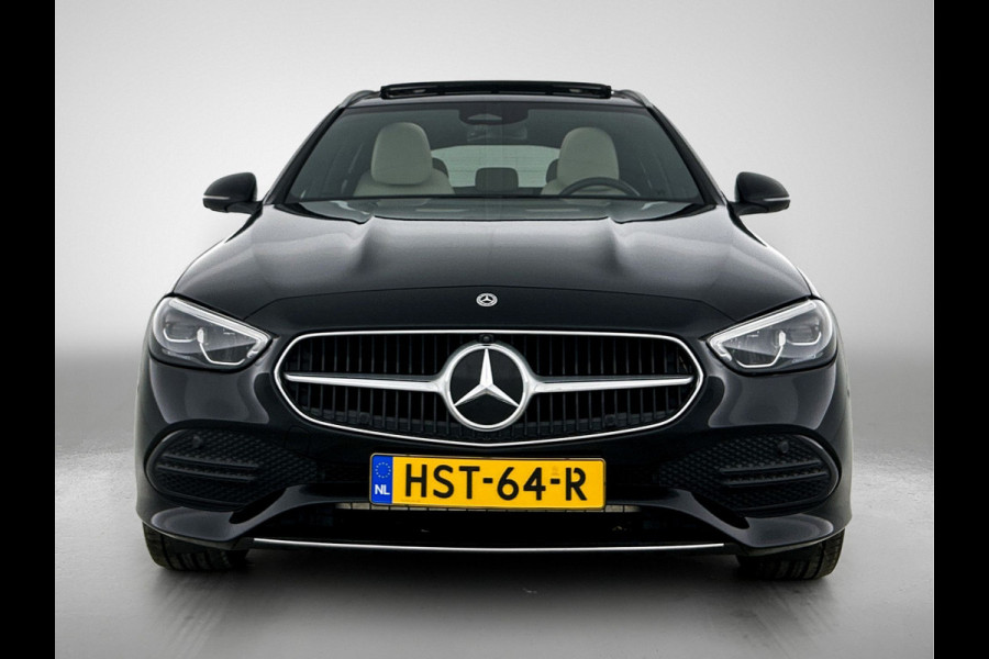Mercedes-Benz C-Klasse Estate 300 e Luxury Line |  Elektrische voorstoelen| Stoelverwarming voor | 360 Camera | Sfeerverlichting | Lederlook bekleding | Navigatie | Smartphone intergratie | Trekhaak | Inclusief 24 maanden Mercedes-Benz Certified garantie voor Europa.