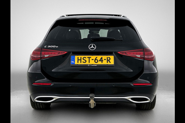 Mercedes-Benz C-Klasse Estate 300 e Luxury Line |  Elektrische voorstoelen| Stoelverwarming voor | 360 Camera | Sfeerverlichting | Lederlook bekleding | Navigatie | Smartphone intergratie | Trekhaak | Inclusief 24 maanden Mercedes-Benz Certified garantie voor Europa.