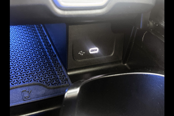 Mercedes-Benz C-Klasse Estate 300 e Luxury Line |  Elektrische voorstoelen| Stoelverwarming voor | 360 Camera | Sfeerverlichting | Lederlook bekleding | Navigatie | Smartphone intergratie | Trekhaak | Inclusief 24 maanden Mercedes-Benz Certified garantie voor Europa.