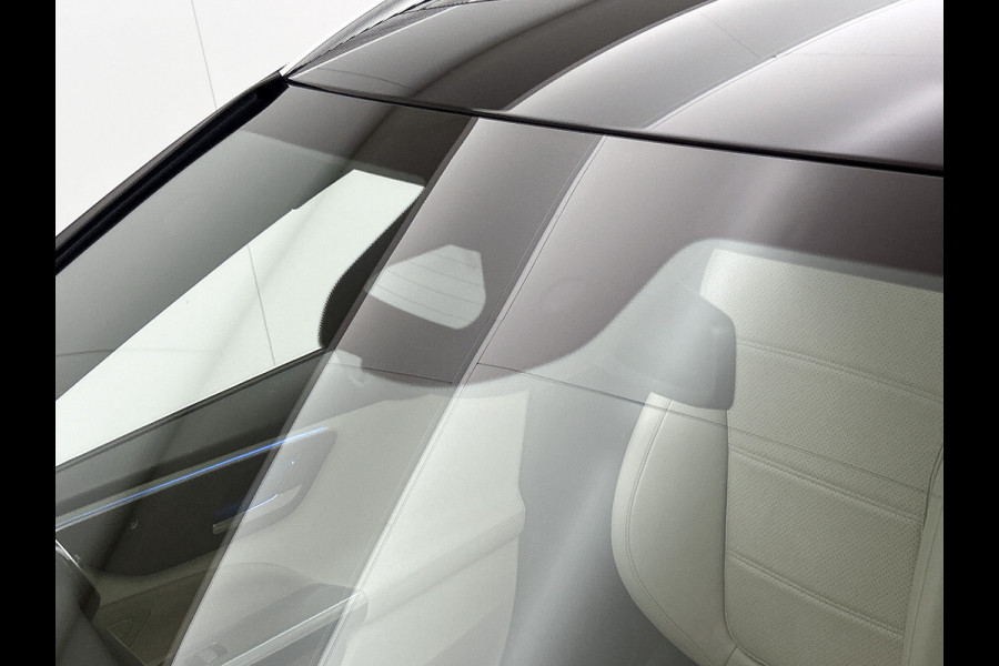 Mercedes-Benz C-Klasse Estate 300 e Luxury Line |  Elektrische voorstoelen| Stoelverwarming voor | 360 Camera | Sfeerverlichting | Lederlook bekleding | Navigatie | Smartphone intergratie | Trekhaak | Inclusief 24 maanden Mercedes-Benz Certified garantie voor Europa.