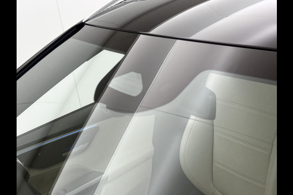 Mercedes-Benz C-Klasse Estate 300 e Luxury Line |  Elektrische voorstoelen| Stoelverwarming voor | 360 Camera | Sfeerverlichting | Lederlook bekleding | Navigatie | Smartphone intergratie | Trekhaak | Inclusief 24 maanden Mercedes-Benz Certified garantie voor Europa.