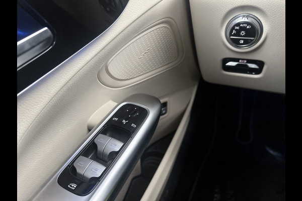Mercedes-Benz C-Klasse Estate 300 e Luxury Line |  Elektrische voorstoelen| Stoelverwarming voor | 360 Camera | Sfeerverlichting | Lederlook bekleding | Navigatie | Smartphone intergratie | Trekhaak | Inclusief 24 maanden Mercedes-Benz Certified garantie voor Europa.