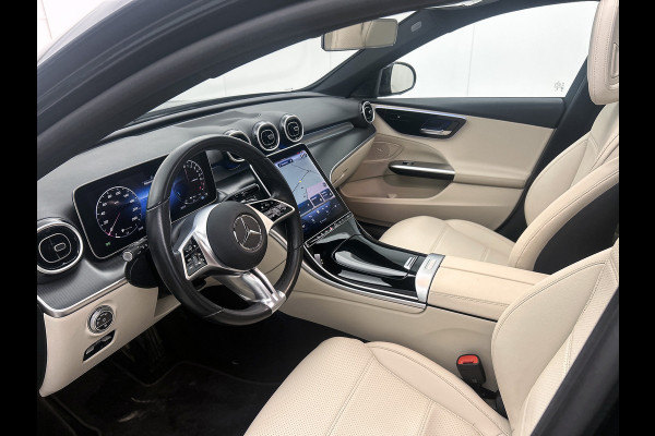 Mercedes-Benz C-Klasse Estate 300 e Luxury Line |  Elektrische voorstoelen| Stoelverwarming voor | 360 Camera | Sfeerverlichting | Lederlook bekleding | Navigatie | Smartphone intergratie | Trekhaak | Inclusief 24 maanden Mercedes-Benz Certified garantie voor Europa.