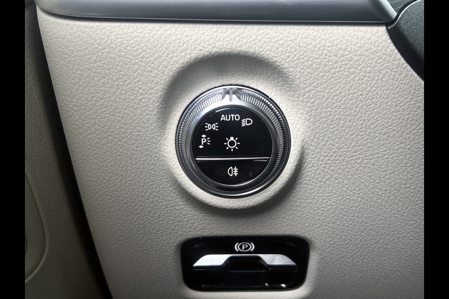 Mercedes-Benz C-Klasse Estate 300 e Luxury Line |  Elektrische voorstoelen| Stoelverwarming voor | 360 Camera | Sfeerverlichting | Lederlook bekleding | Navigatie | Smartphone intergratie | Trekhaak | Inclusief 24 maanden Mercedes-Benz Certified garantie voor Europa.