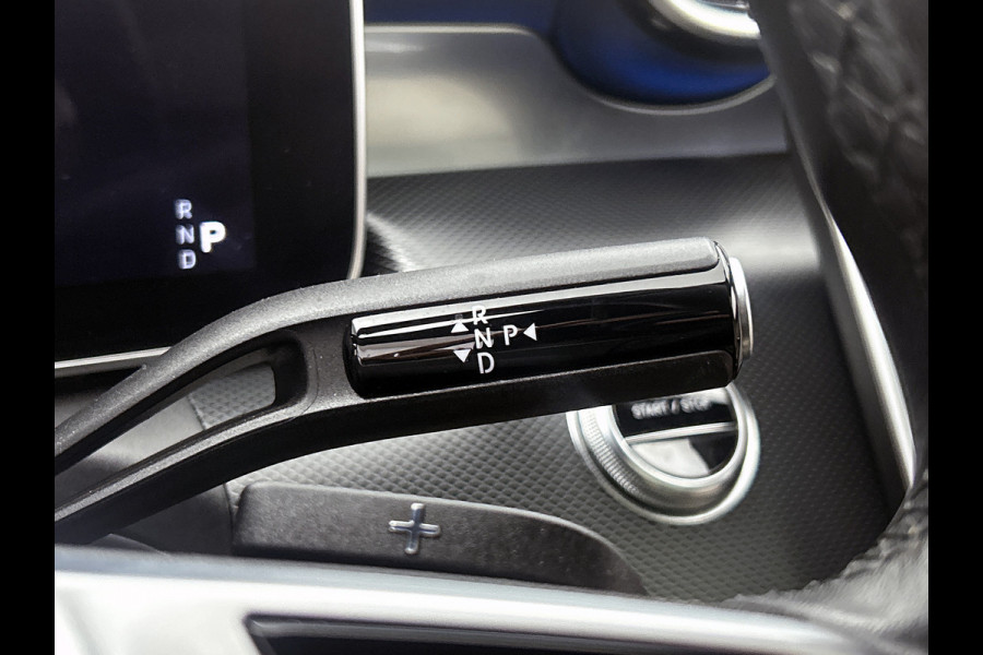 Mercedes-Benz C-Klasse Estate 300 e Luxury Line |  Elektrische voorstoelen| Stoelverwarming voor | 360 Camera | Sfeerverlichting | Lederlook bekleding | Navigatie | Smartphone intergratie | Trekhaak | Inclusief 24 maanden Mercedes-Benz Certified garantie voor Europa.