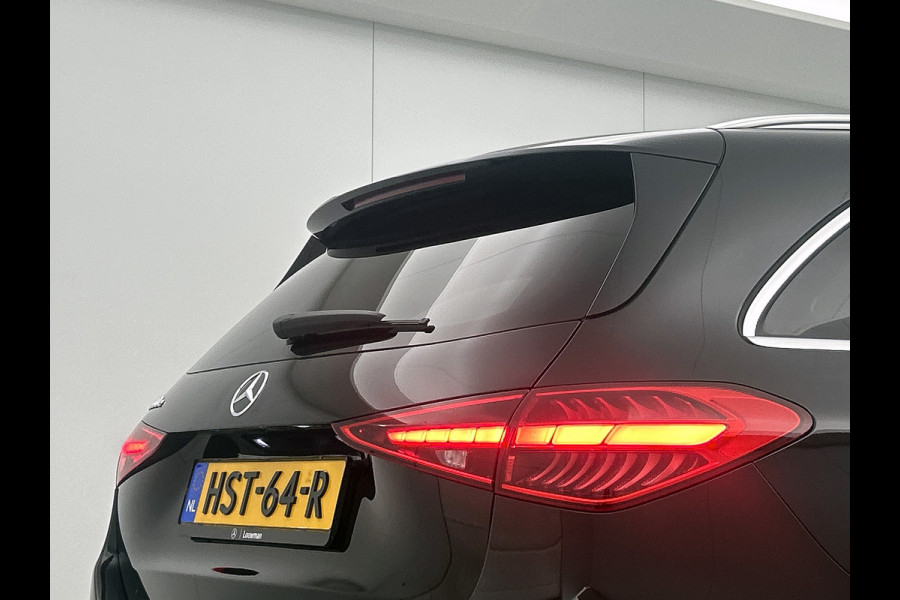 Mercedes-Benz C-Klasse Estate 300 e Luxury Line |  Elektrische voorstoelen| Stoelverwarming voor | 360 Camera | Sfeerverlichting | Lederlook bekleding | Navigatie | Smartphone intergratie | Trekhaak | Inclusief 24 maanden Mercedes-Benz Certified garantie voor Europa.