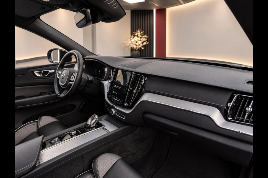 Volvo XC60 2.0 T8 Plug-in hybrid AWD Plus Black Edition | SOH 100%