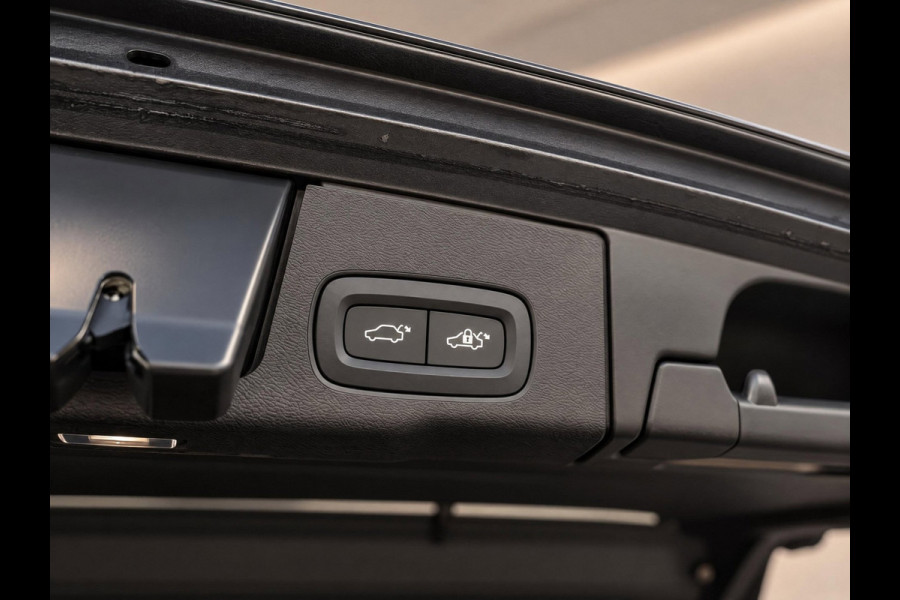 Volvo XC60 2.0 T8 Plug-in hybrid AWD Plus Black Edition | SOH 100%