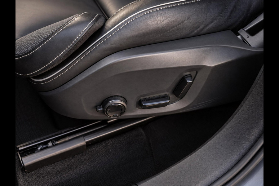 Volvo XC60 2.0 T8 Plug-in hybrid AWD Plus Black Edition | SOH 100%
