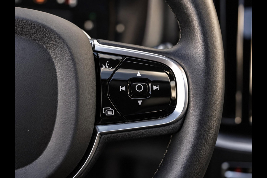 Volvo XC60 2.0 T8 Plug-in hybrid AWD Plus Black Edition | SOH 100%