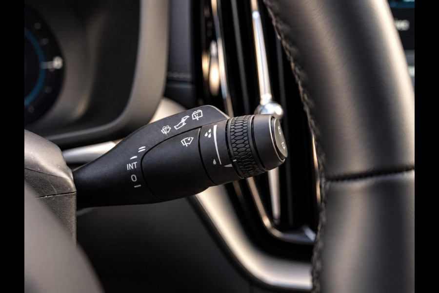 Volvo XC60 2.0 T8 Plug-in hybrid AWD Plus Black Edition | SOH 100%
