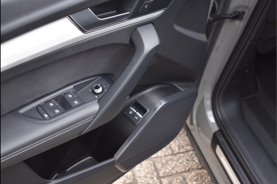 Audi Q5 55 TFSI e S-Line 367 Pk Quantum Grey Exclusive Pano Luchtvering ACC Sfeer 20 Inch