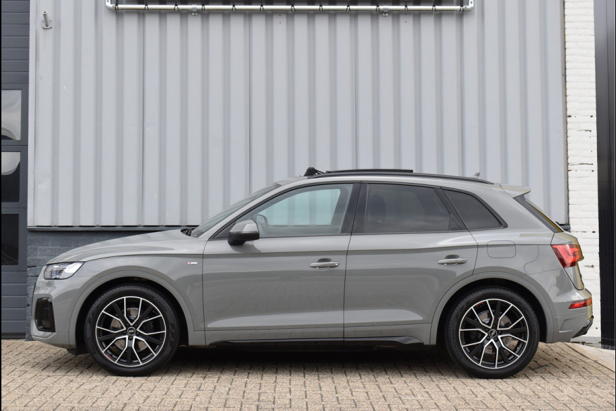 Audi Q5 55 TFSI e S-Line 367 Pk Quantum Grey Exclusive Pano Luchtvering ACC Sfeer 20 Inch