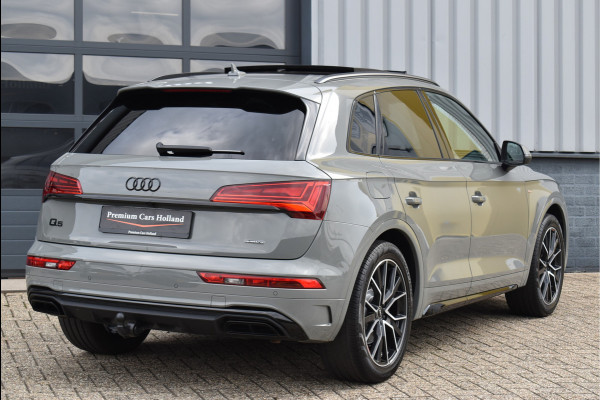 Audi Q5 55 TFSI e S-Line 367 Pk Quantum Grey Exclusive Pano Luchtvering ACC Sfeer 20 Inch