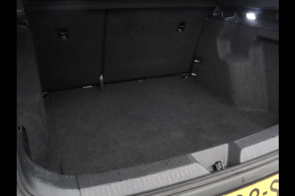 Volkswagen ID.4 Pro 77 kWh | SOH 94,2% | Adaptive cruise | Stuur/ stoelverwarming | Park assist | Climate control | Carplay | Sfeerverlichting | Full LED | 19" velgen