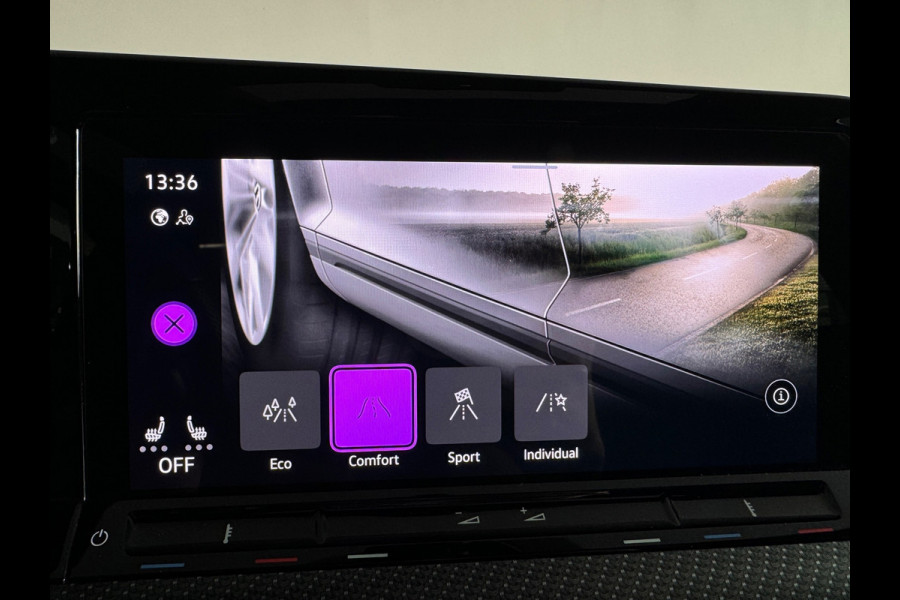 Volkswagen Golf 1.5 eTSI R-Line Pano|Keyless|ACC|Trekhaak|IQ