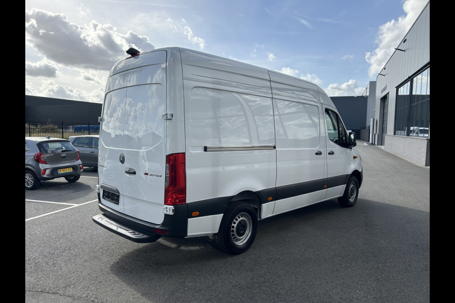 Mercedes-Benz Sprinter 317 CDI L2 H2 Pro Facelift / MBUX / Navigatie / Camera / Geveerde stoel / Cruise control / Airco / 270 Graden achterdeuren