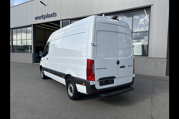 Mercedes-Benz Sprinter 317 CDI L2 H2 Pro Facelift / MBUX / Navigatie / Camera / Geveerde stoel / Cruise control / Airco / 270 Graden achterdeuren