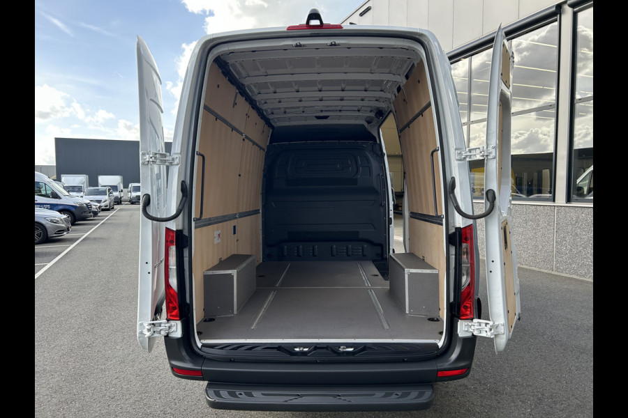 Mercedes-Benz Sprinter 317 CDI L2 H2 Pro Facelift / MBUX / Navigatie / Camera / Geveerde stoel / Cruise control / Airco / 270 Graden achterdeuren