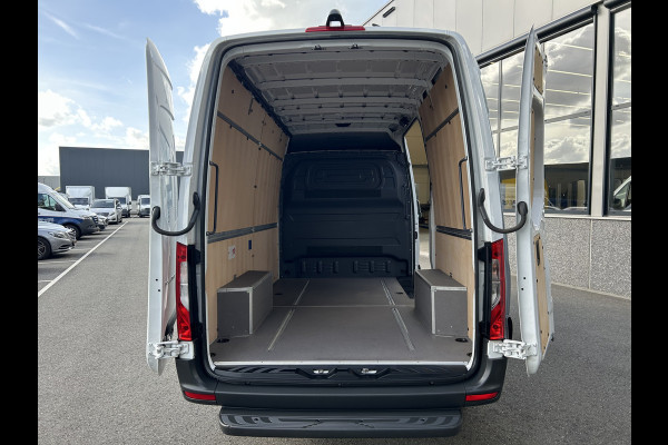 Mercedes-Benz Sprinter 317 CDI L2 H2 Pro Facelift / MBUX / Navigatie / Camera / Geveerde stoel / Cruise control / Airco / 270 Graden achterdeuren